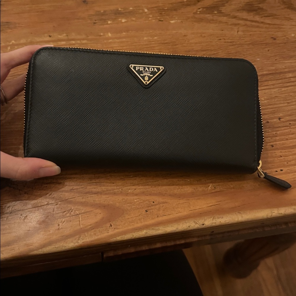 Prada black leather wallet - Picture 3 of 8